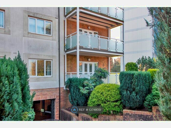 3 Bedroom Flat To Rent In Sandrock Road, Tunbridge Wells, TN2