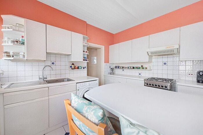 2 Bedroom Flat To Rent In Colehill Lane, Fulham, London, SW6