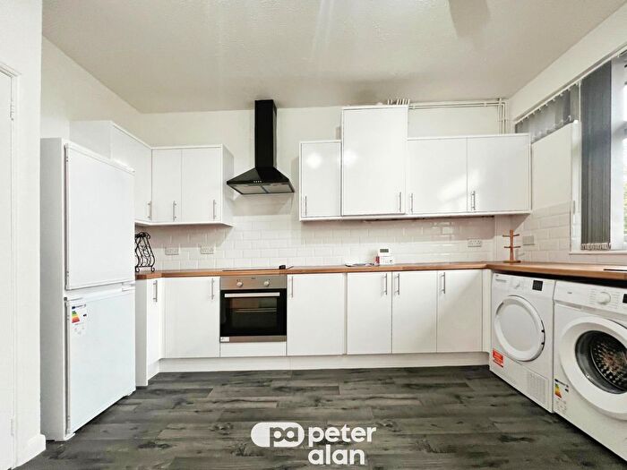 2 Bedroom Flat To Rent In Kennerleigh Road, Cardiff, CF3