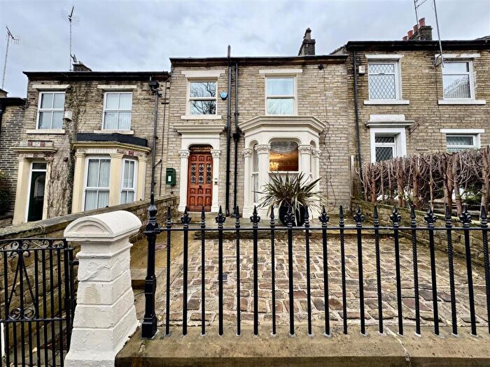 4 Bedroom Terraced House For Sale In Dog Kennel Bank, Huddersfield, HD5