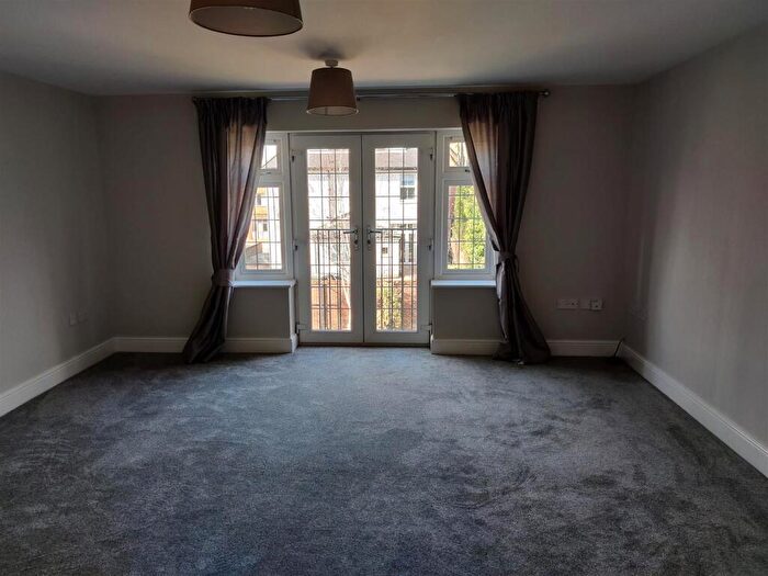 2 Bedroom Flat To Rent In Cedar Road, SM2