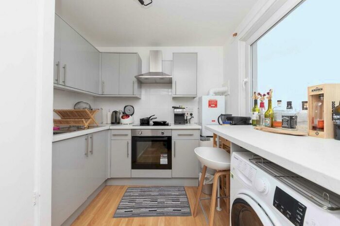 1 Bedroom Flat For Sale In Daubeney Road, Clapton, E5