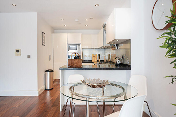 1 Bedroom Flat For Sale In Cheltenham House, Commercial Road, Whitechapel, London, E1
