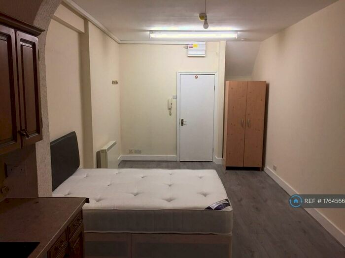 Studio To Rent In Park Parade, London, NW10