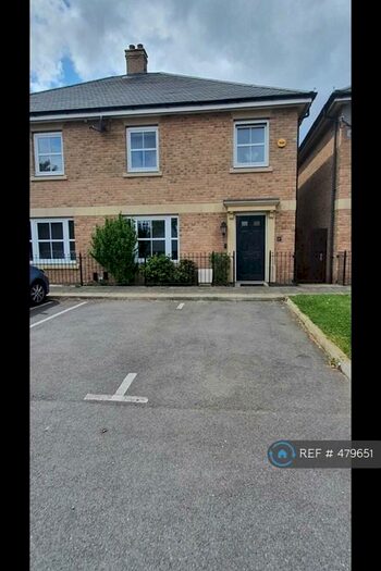 3 Bedroom Semi-Detached House To Rent In Rainbow Road, Erith, DA8