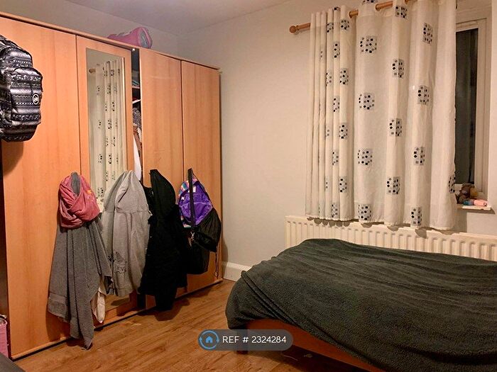 2 Bedroom Flat To Rent In Godfrey Walk, Ashford, TN23