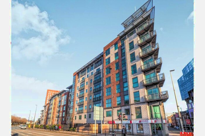 2 Bedroom Apartment To Rent In City Point, Chapel Street, Salford, M3