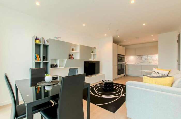 2 Bedroom Flat To Rent In Hilary Mews, Borough, London, SE1