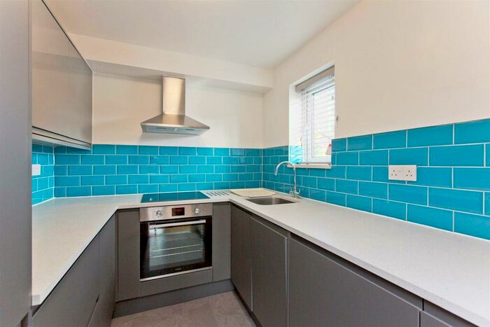1 Bedroom Flat To Rent In Raglan Road, London, E17