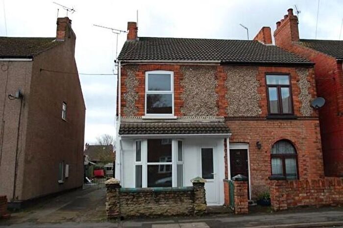 3 Bedroom Terraced House For Sale In North Parade, Scunthorpe, Lincolnshire, DN16
