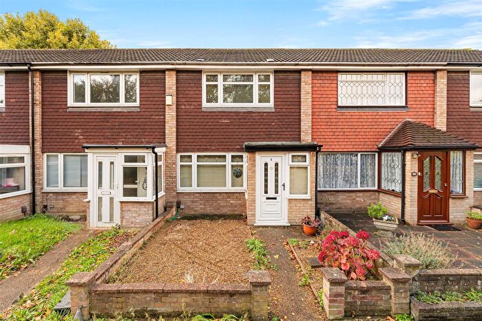 2 Bedroom Property To Rent In Sanctuary Close, Dartford, DA1