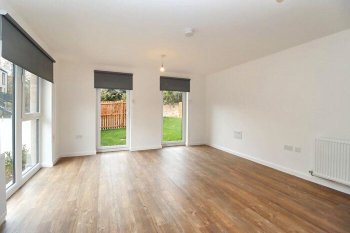 2 Bedroom End Of Terrace House To Rent In Kilpatrick Grove, Edinburgh, EH6