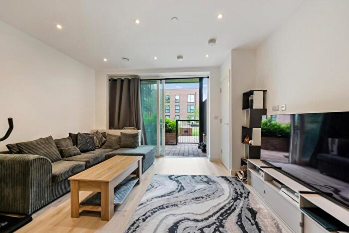 1 Bedroom Apartment For Sale In Luxton House, Barking, IG11