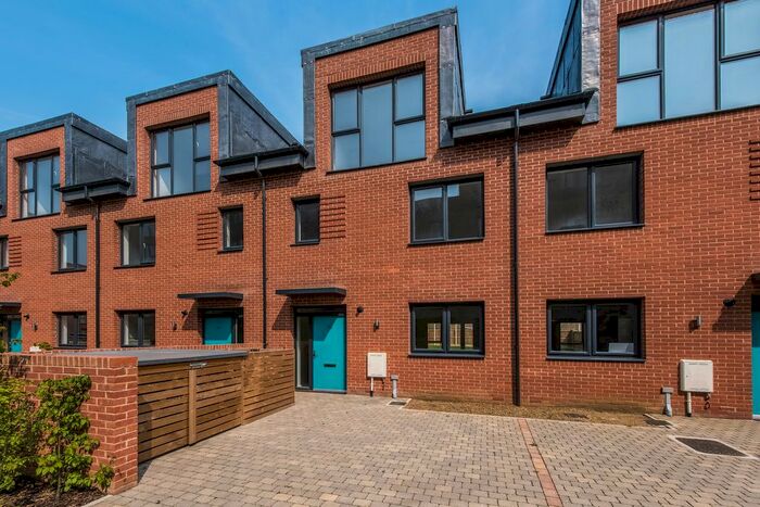 4 Bedroom Terraced House To Rent In Reynard Way, Brentford, Brentford, TW8