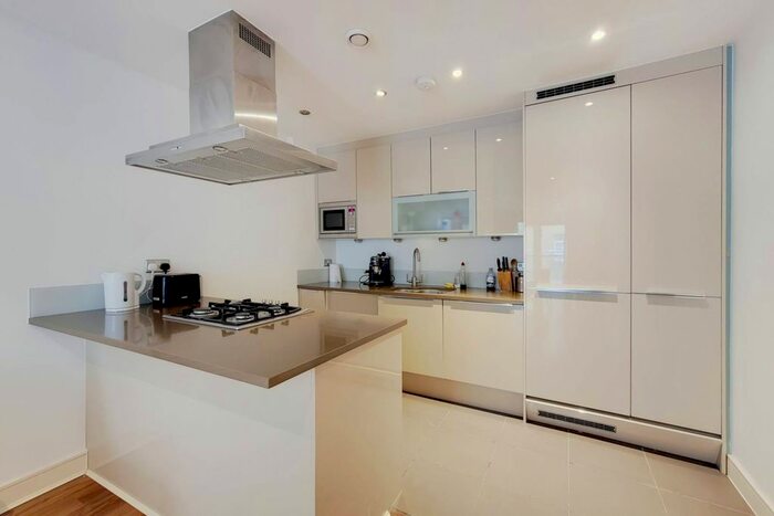 2 Bedroom Flat To Rent In Plumbers Row, Aldgate, London, E1