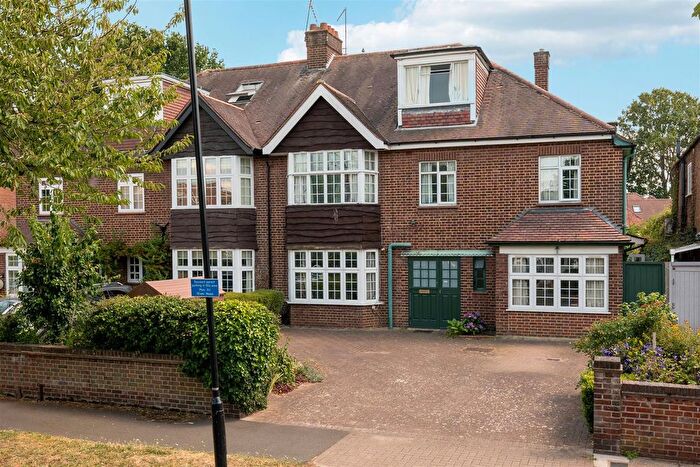 5 Bedroom Semi-Detached House For Sale In Devonshire Gardens, London, W4