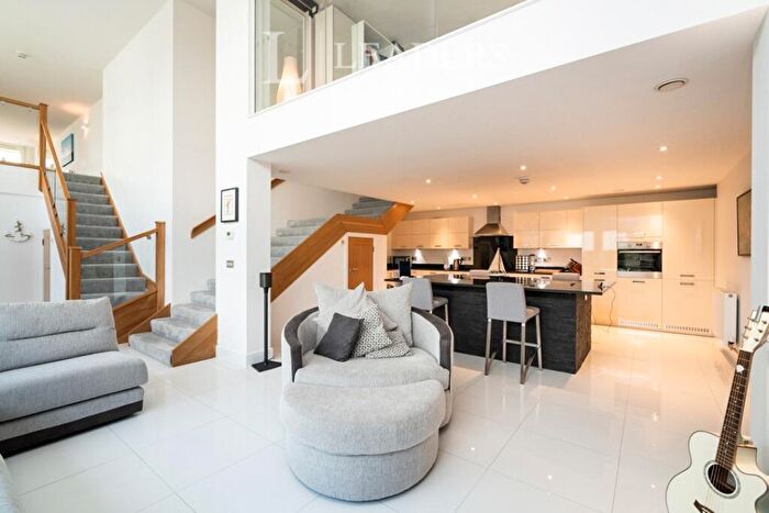 3 Bedroom Apartment To Rent In Cobalt Quarter, Ocean Village, SO14