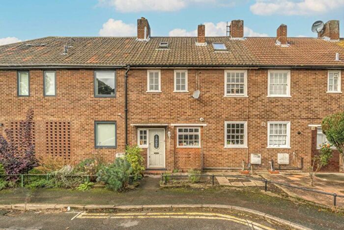 5 Bedroom Terraced House For Sale In Mapledene Road, Hackney, E8