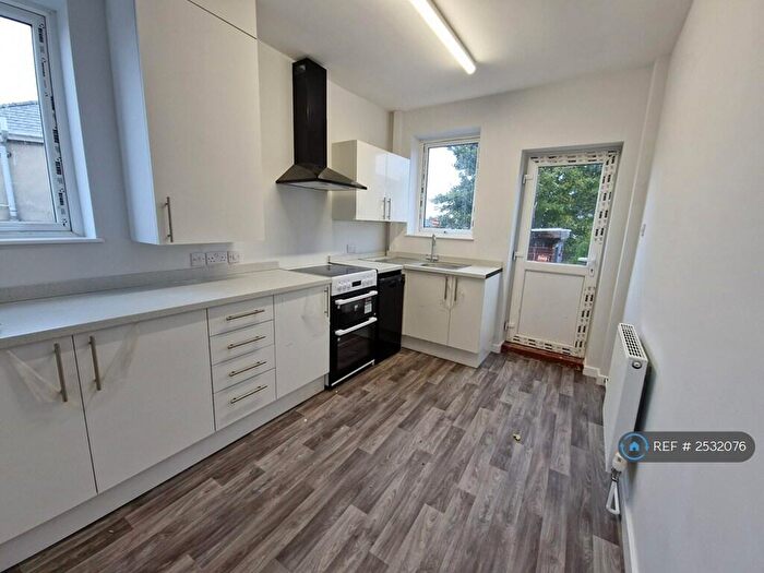 3 Bedroom Semi-Detached House To Rent In Hawshaw Lane, Hoyland, Barnsley, S74