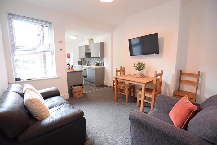 3 Bedroom Terraced House To Rent In Rudgard Lane - Student House - /, LN1