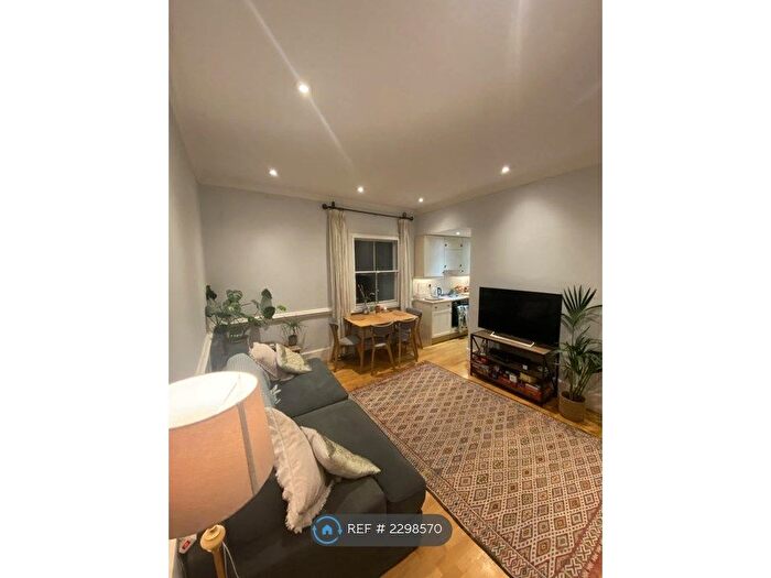2 Bedroom Flat To Rent In Renfrew Road, London, SE11
