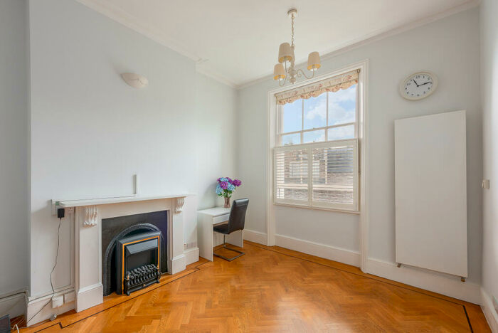 2 Bedroom Apartment To Rent In Coleherne Road, Earl's Court, SW5