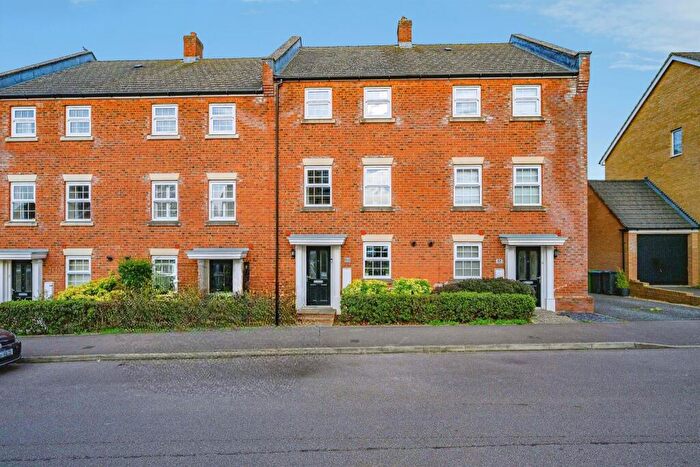 4 Bedroom Town House For Sale In Shearwater Road, Hemel Hempstead, HP3