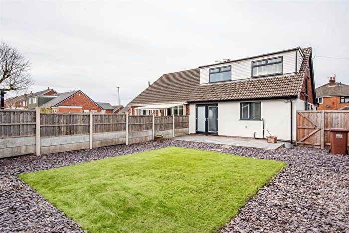 4 Bedroom Bungalow For Sale In Lever House Lane, Leyland, PR25