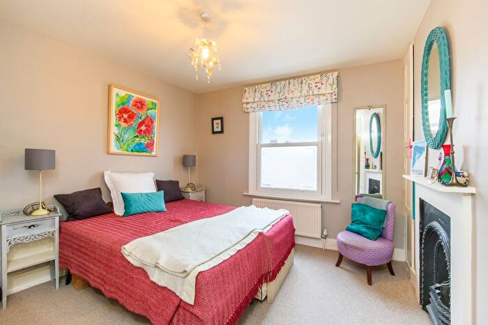 2 Bedroom End Of Terrace House To Rent In Sandycombe Road, Richmond, TW9