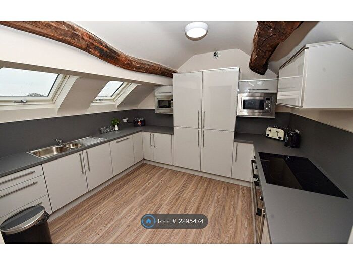 11 Bedroom Flat To Rent In Moor Street, Ormskirk, L39