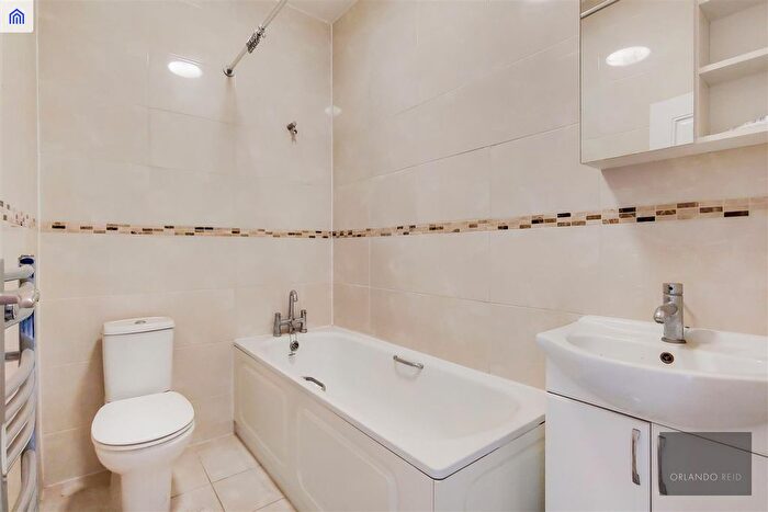 3 Bedroom Flat To Rent In Pensbury Place, London, SW8