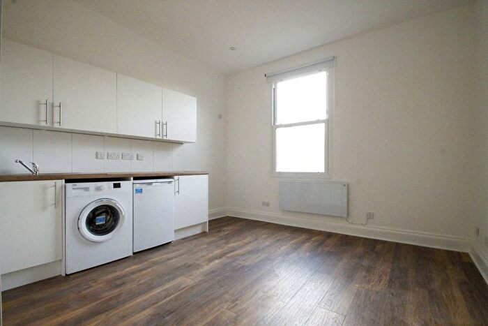 Studio To Rent In St. Julians Farm Road, London, SE27