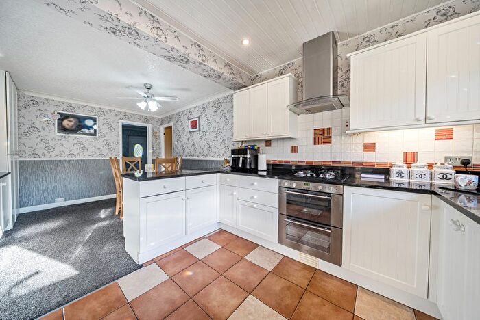 3 Bedroom Chalet For Sale In Lent Rise Road, Taplow, Buckinghamshire, SL6