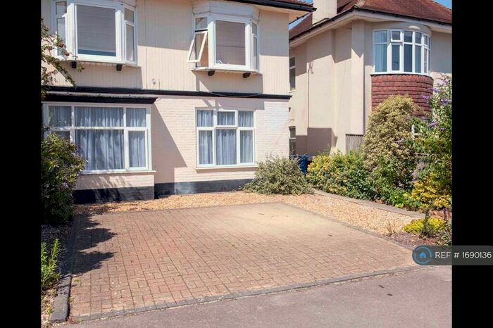 2 Bedroom Flat To Rent In Parkstone Avenue, Poole, BH14