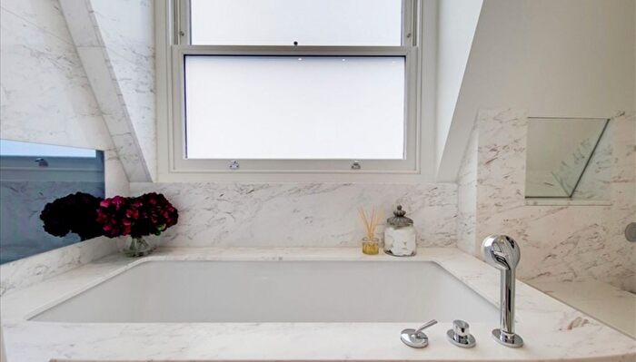 3 Bedroom Flat To Rent In Prince Of Wales Terrace, London, W8