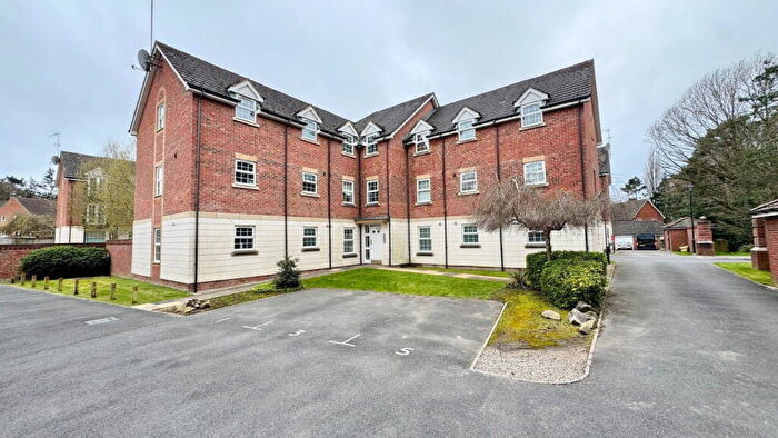 2 Bedroom Flat For Sale In Mandarin Drive, Newbury, RG14