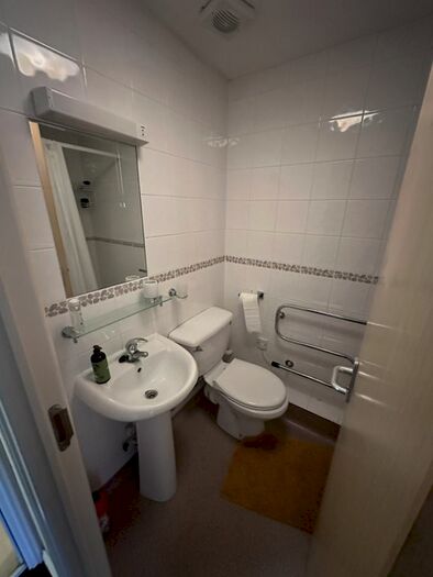 1 Bedroom Flat To Rent In Hyde Grove, Manchester, M13