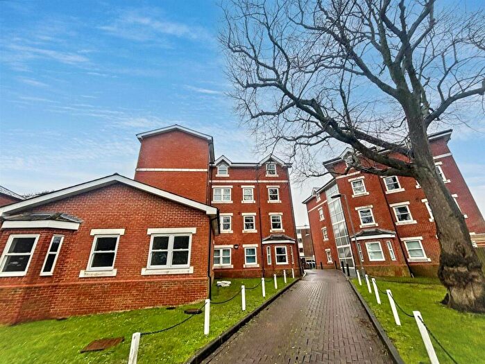 2 Bedroom Flat For Sale In Upper Avenue, Eastbourne, BN21