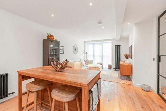 2 Bedroom Flat To Rent In Bell's Brae, Dean Village, Edinburgh, EH4