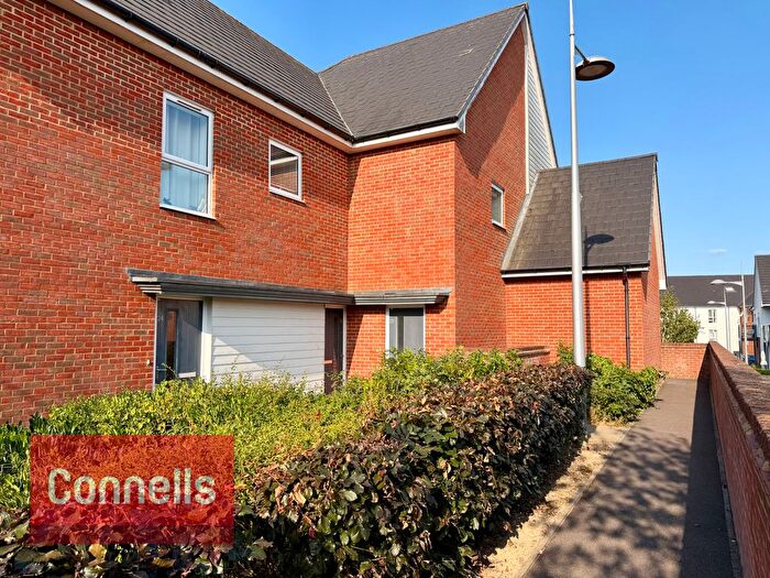 2 Bedroom Flat To Rent In Turnpike Lane, Horsham, RH12