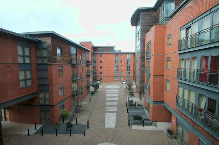 1 Bedroom Flat To Rent In Canal Wharf, Waterfront Walk, City Centre, Birmingham, B1