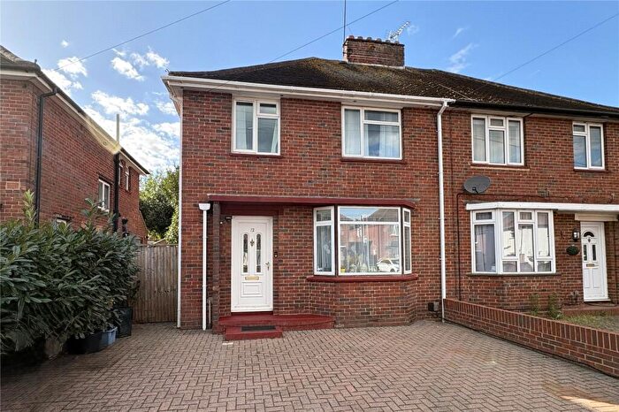 3 Bedroom Semi-Detached House For Sale In Calvert Close, Aldershot, Hampshire, GU12