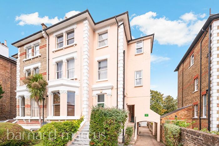 1 Bedroom Flat To Rent In Surbiton Hill Park, Surbiton, KT5