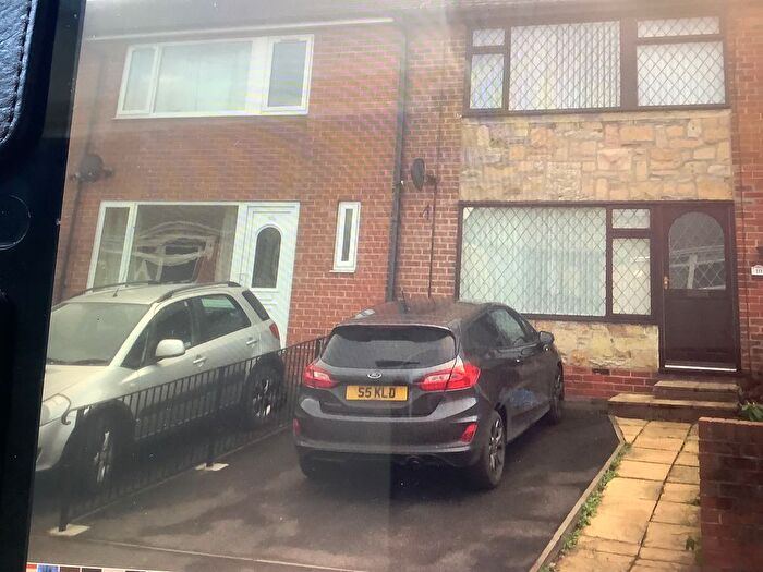 1 Bedroom Town House To Rent In Milton Gardens, Liversedge, WF15