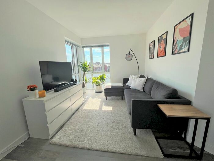 2 Bedroom Flat To Rent In Mill Lane, Alphington, Exeter, EX2