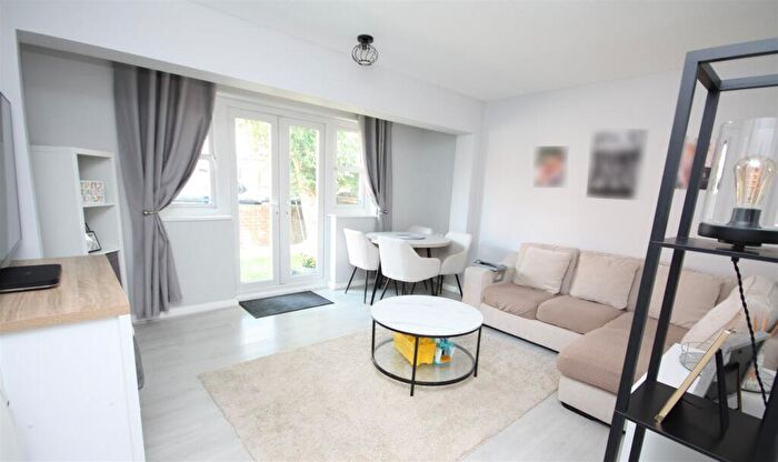 2 Bedroom Apartment To Rent In Woodfield Close, Ashtead, KT21