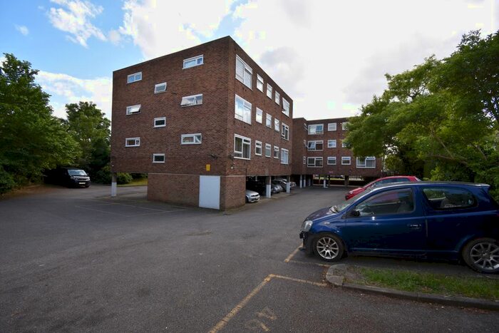 Studio To Rent In High Street, Harlington, Hayes, UB3