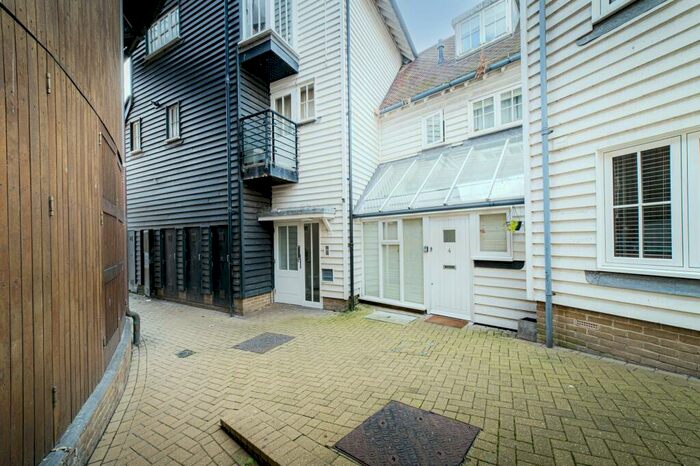 3 Bedroom Apartment To Rent In Whitepost, Whitstable, CT5