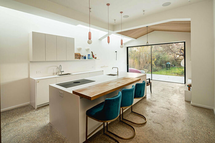 5 Bedroom Semi-Detached House For Sale In Turney Road, London, SE21