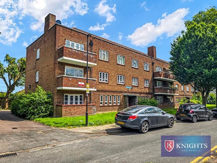3 Bedroom Flat For Sale In Myrtle Road, London, N13